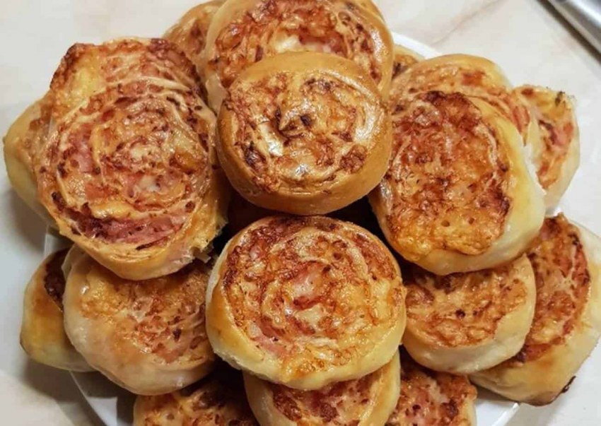 Булочка с ветчиной и сыром