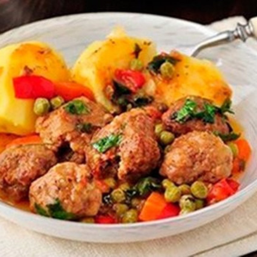 Консоме с фрикадельками