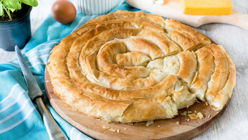 Баница украшенная