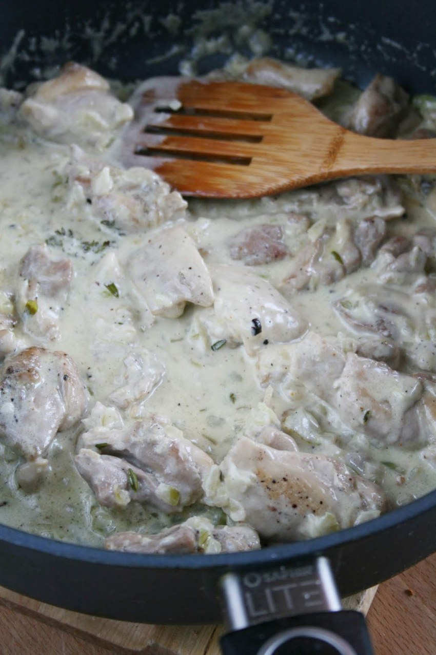 Курица в сметане