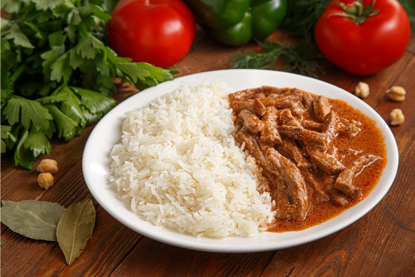 Куриный гуляш с подливкой