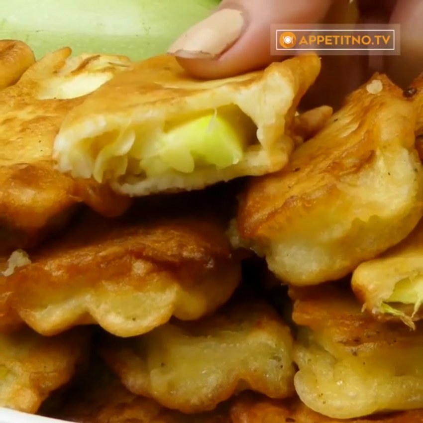 Кабачки в кляре на сковороде с чесноком и сыром