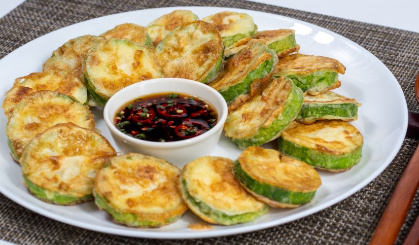 Кабачки жареные в панировочных сухарях