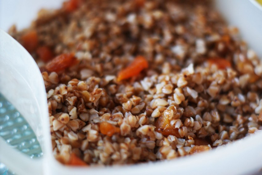 Гречневая каша с курагой