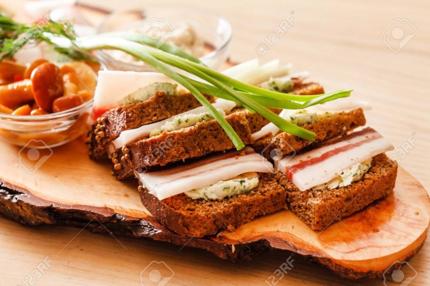 Канапе с бородинским хлебом
