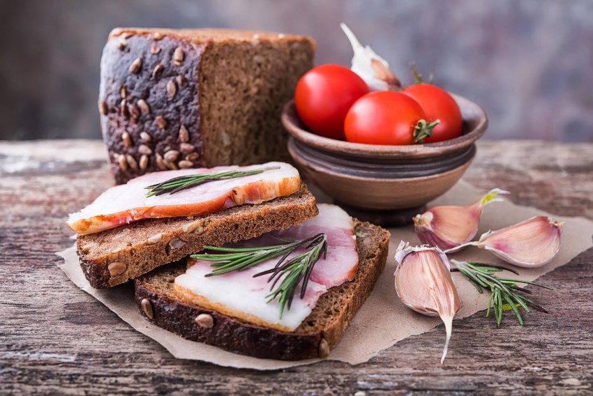 Бутерброды с мясными продуктами