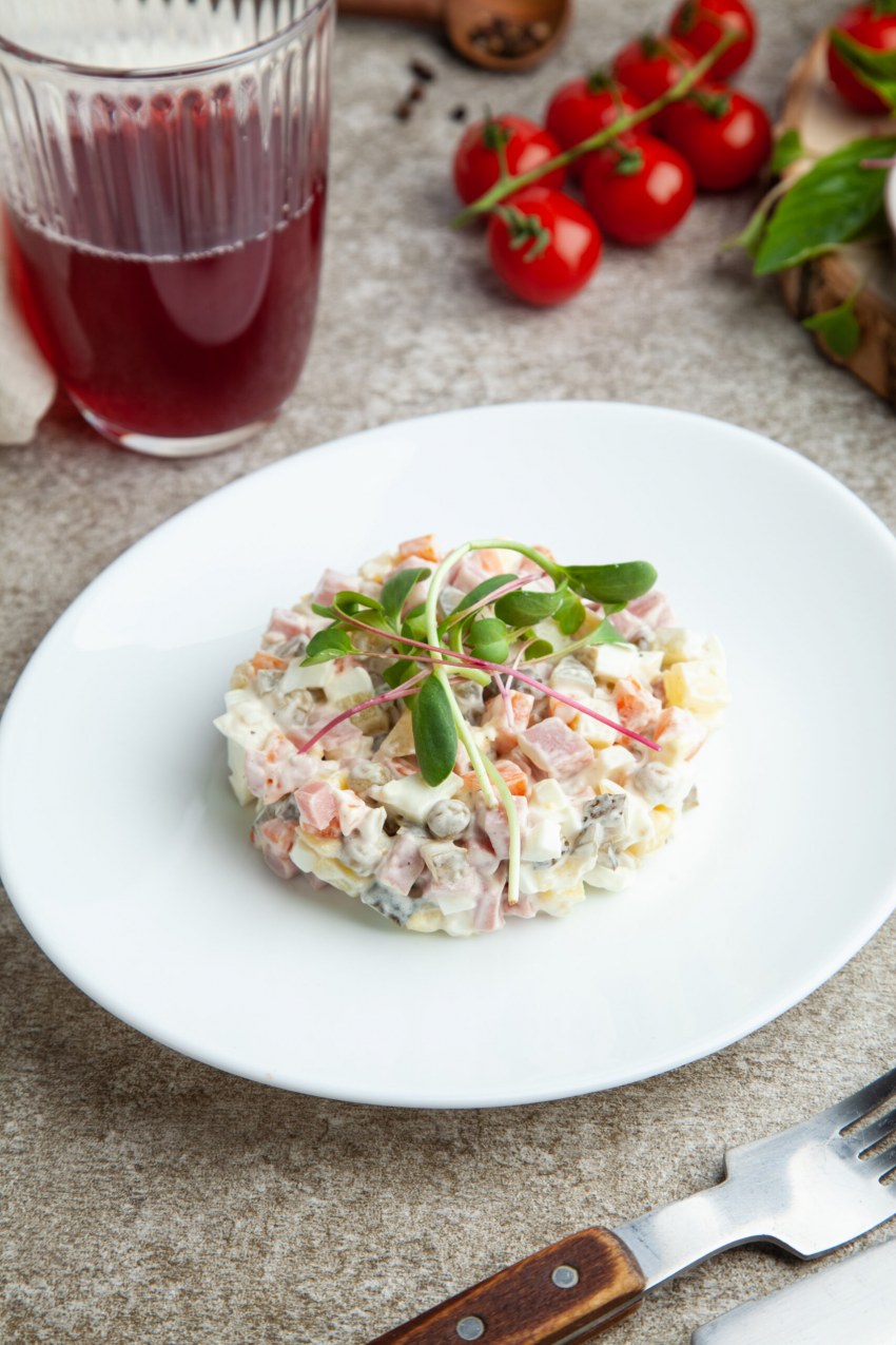 Оливье с крабовыми палочками