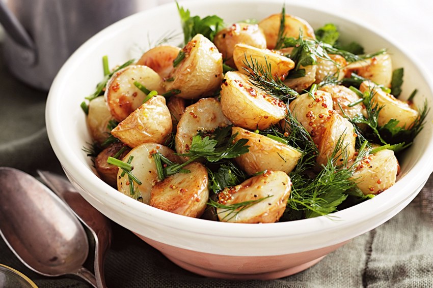 Салат с манго и куриной печенью