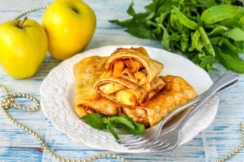 Блинчики с яблочной начинкой