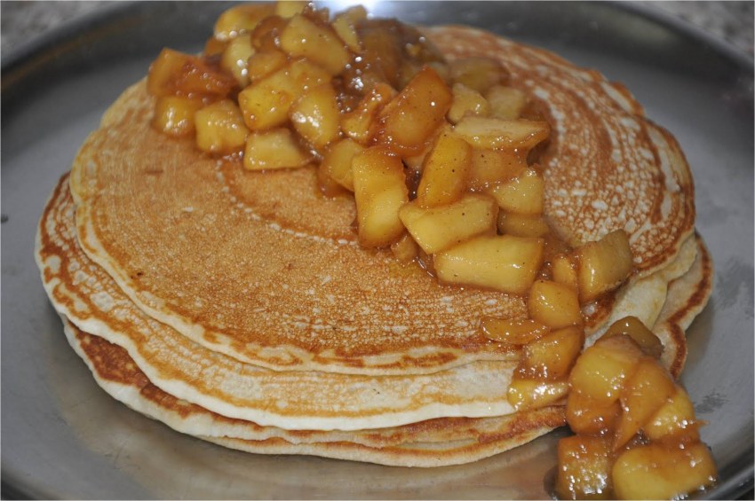 Блины фаршированные яблоками с корицей