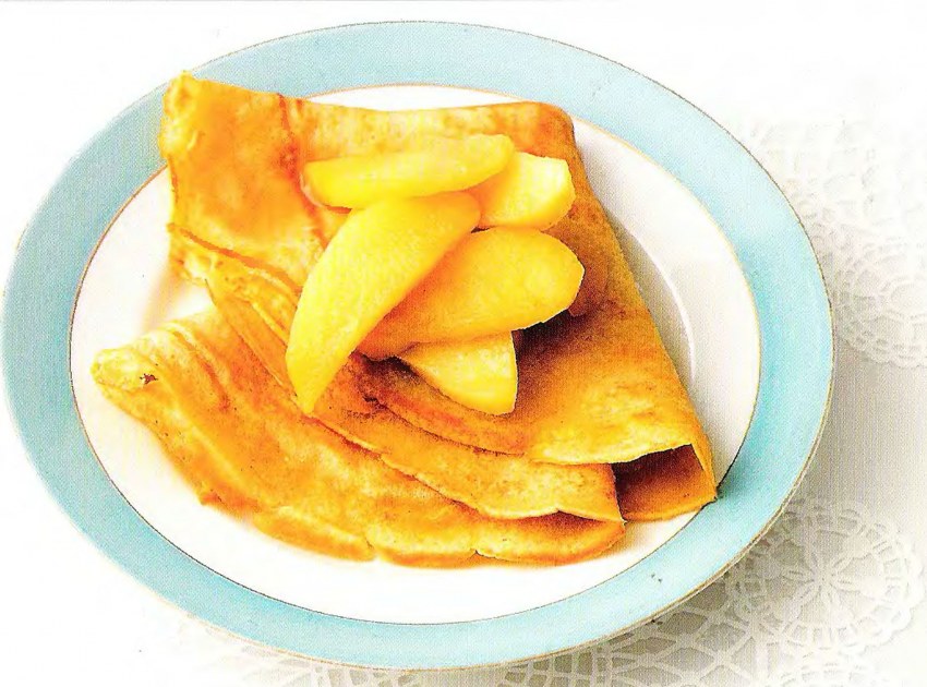 Блинчики с яблоком и корицей