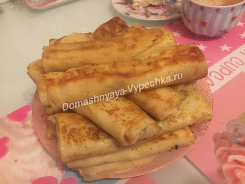 Крепы с начинкой̆ из яблок с корицей̆