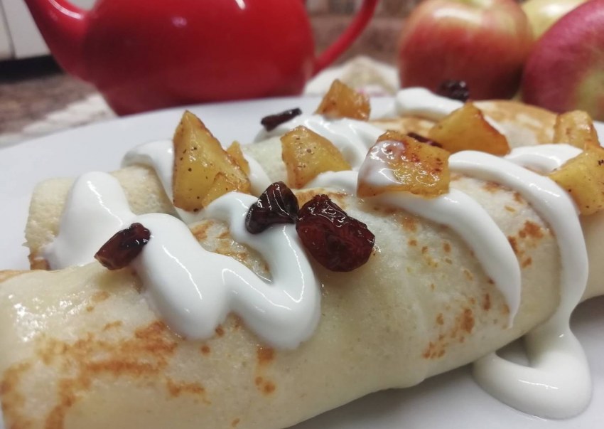 Блины с карамельным яблоком