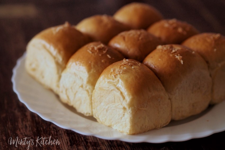 Булочки с кокосовой стружкой из дрожжевого