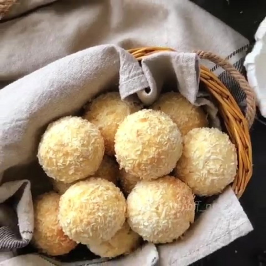 Булка с кокосовой стружкой