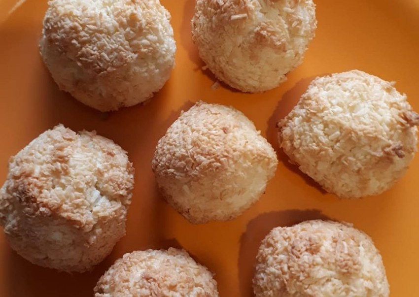 Булочка с кокосовой начинкой