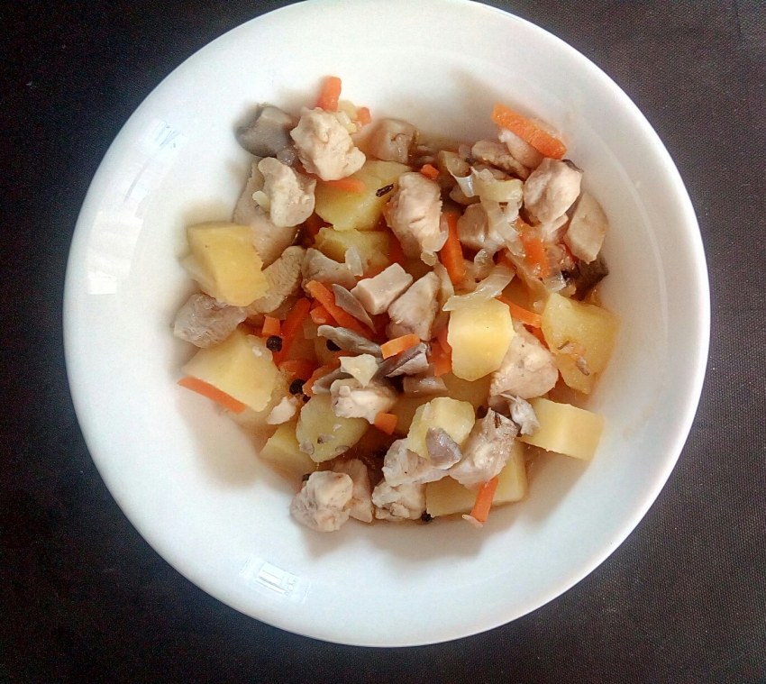 Картошка с вешенками подача