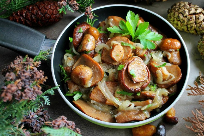 Жареный картофель с вешенками