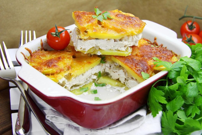 Запеканка с фаршем и горошком