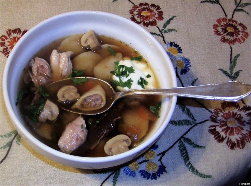 Пельменный суп с грибами