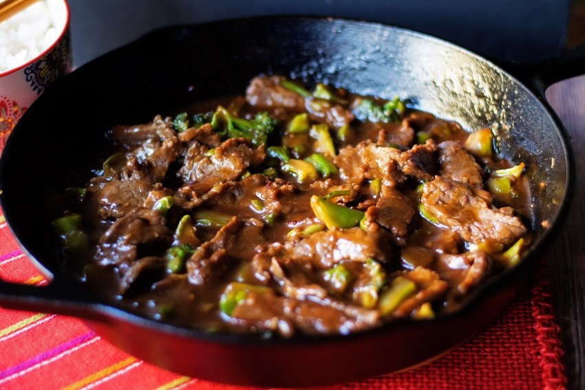 Соус с мясом и картошкой