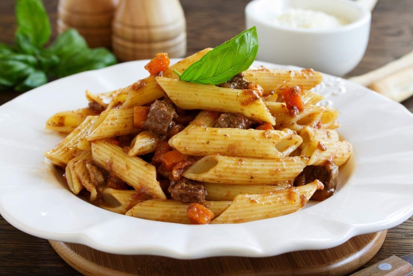 Макароны с тушенкой