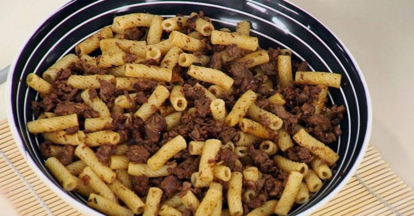 Макароны по-флотски с фаршем на сковороде
