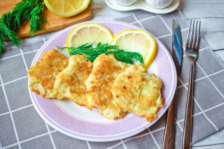 Гуляш из минтая с луком и морковью