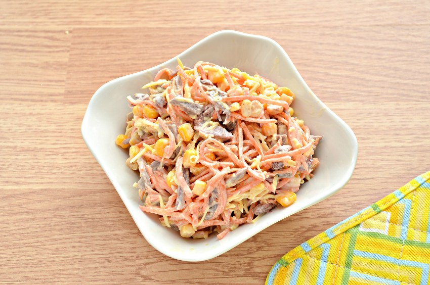 Салат с фасолью и корейской