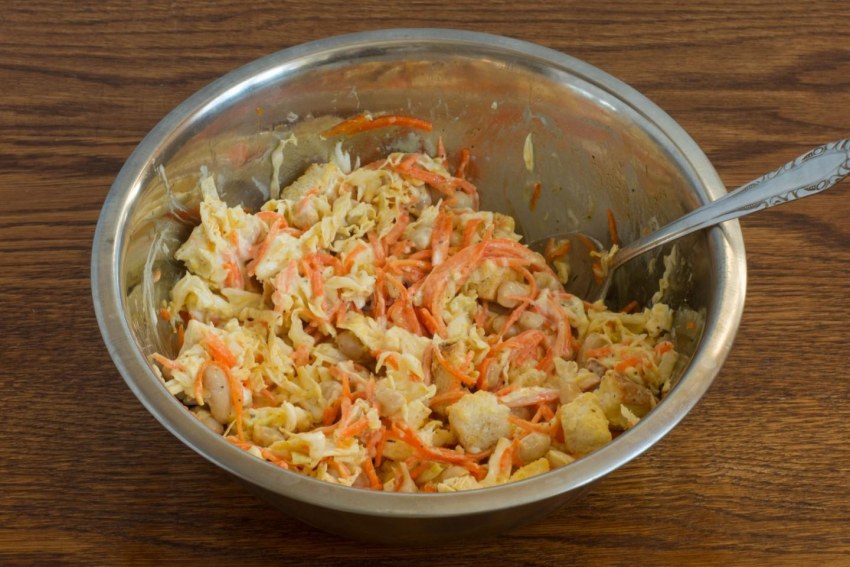 Салат с колбасой и корейской морковкой
