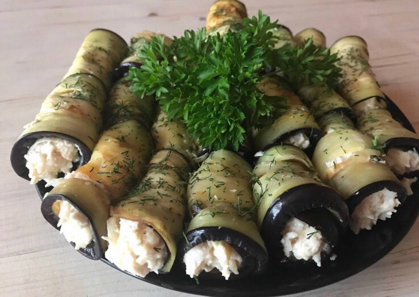 Рулетики из баклажанов в духовке
