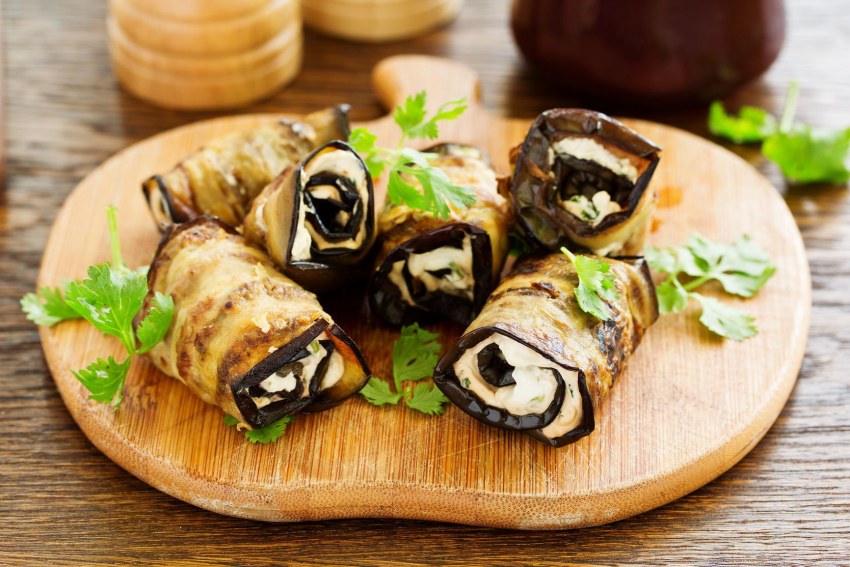 Баклажановые рулетики с грецкими орехами