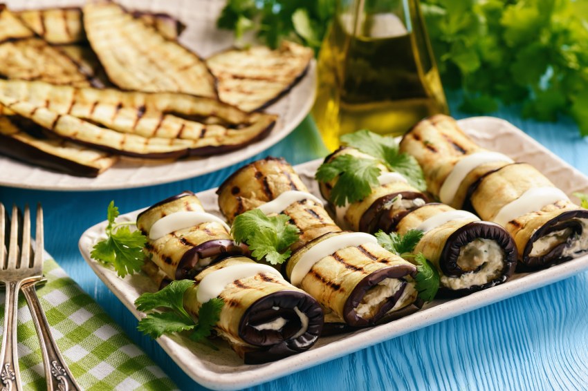 Рулеты из баклажанов с сыром и чесноком