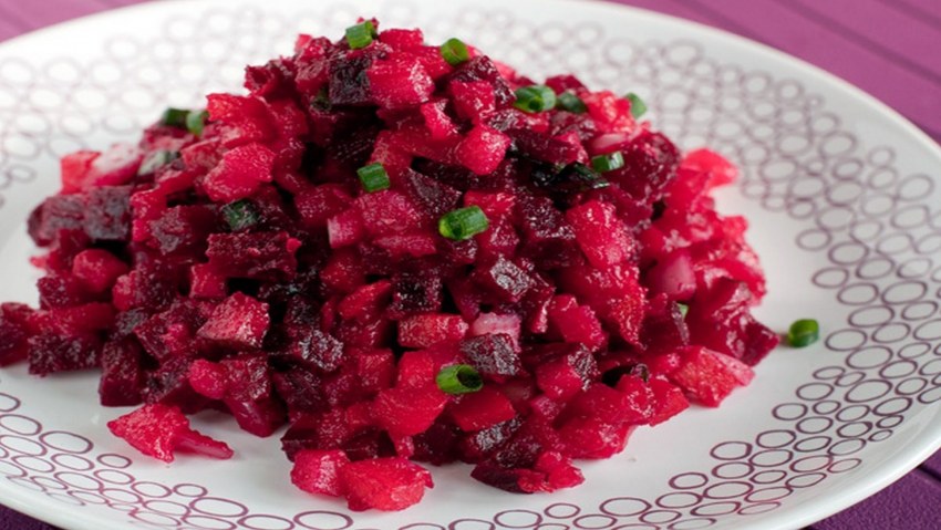 Салат со свеклой и горошком