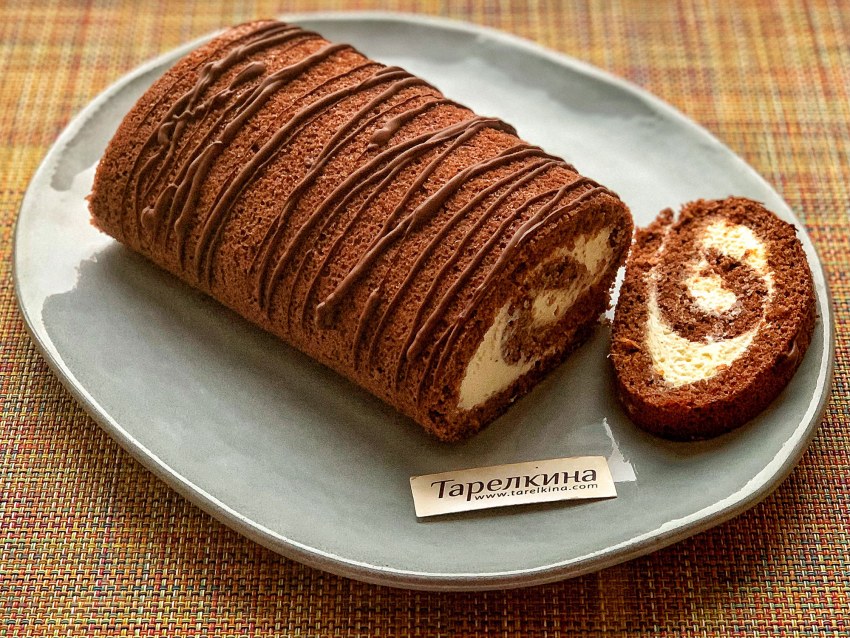 Рулет клубничный