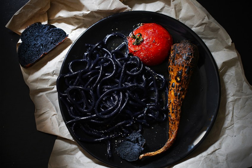 Черная лапша с морепродуктами