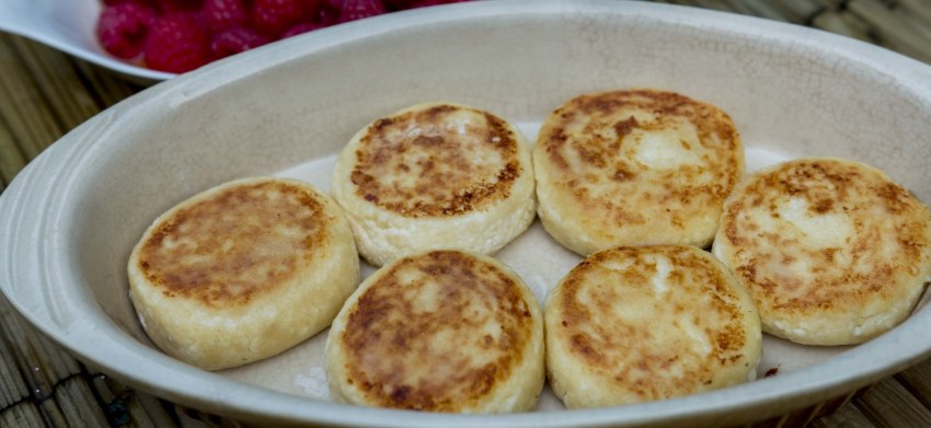 Сырники с ягодным соусом
