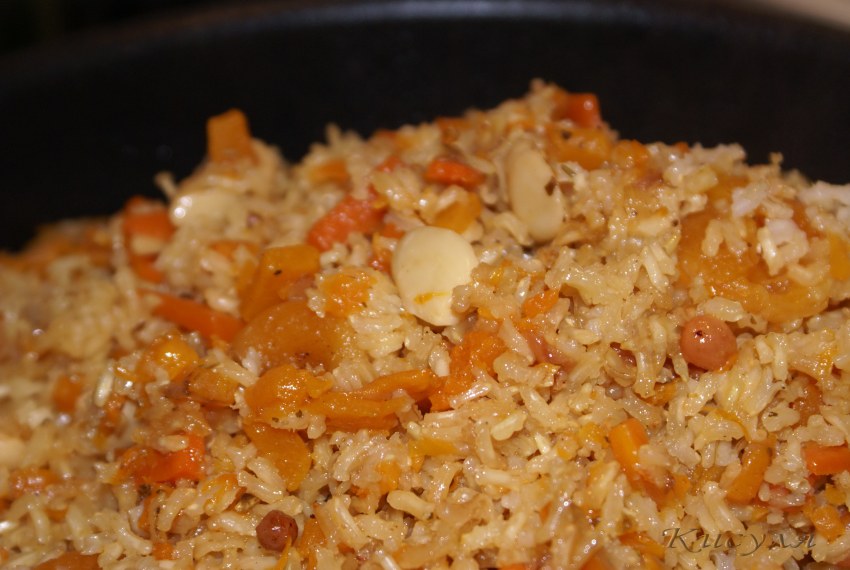 Плов с изюмом и курагой