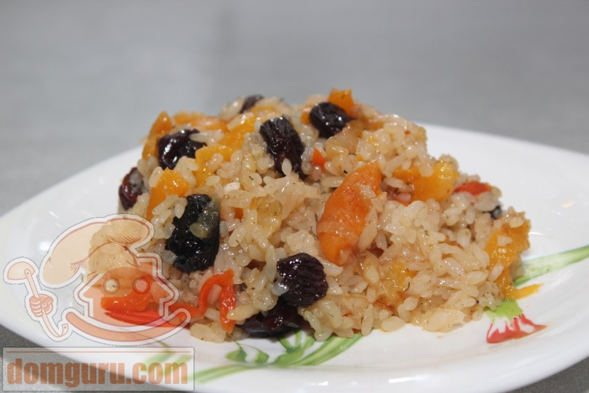 Сладкий плов с черносливом и курагой