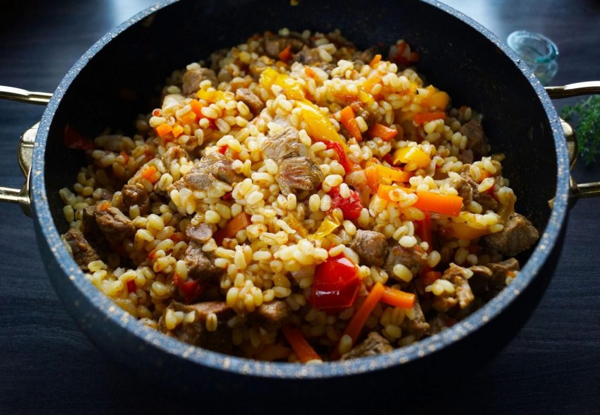 Булгур с грудкой и овощами