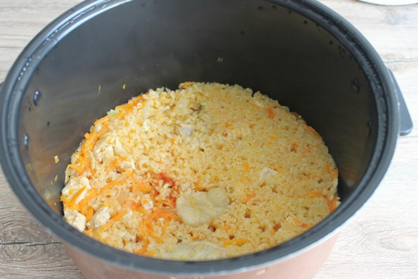 Булгур с курицей и овощами в мультиварке