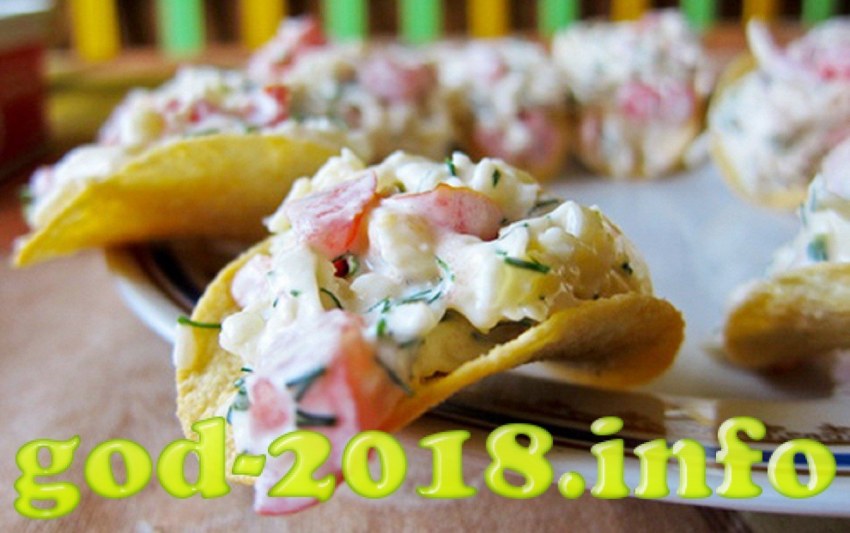 Закуска на чипсах с красной икрой
