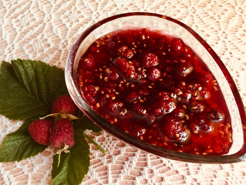 Кизиловое варенье с косточками
