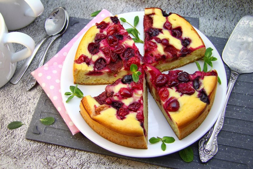 Пирог с клубникой