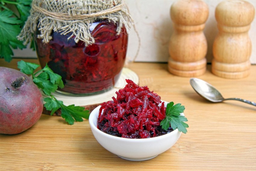 Салат из свеклы вареной с изюмом приготовление