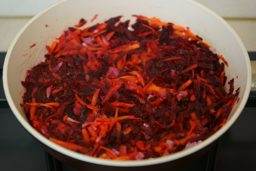 Свекла с морковью тушеная