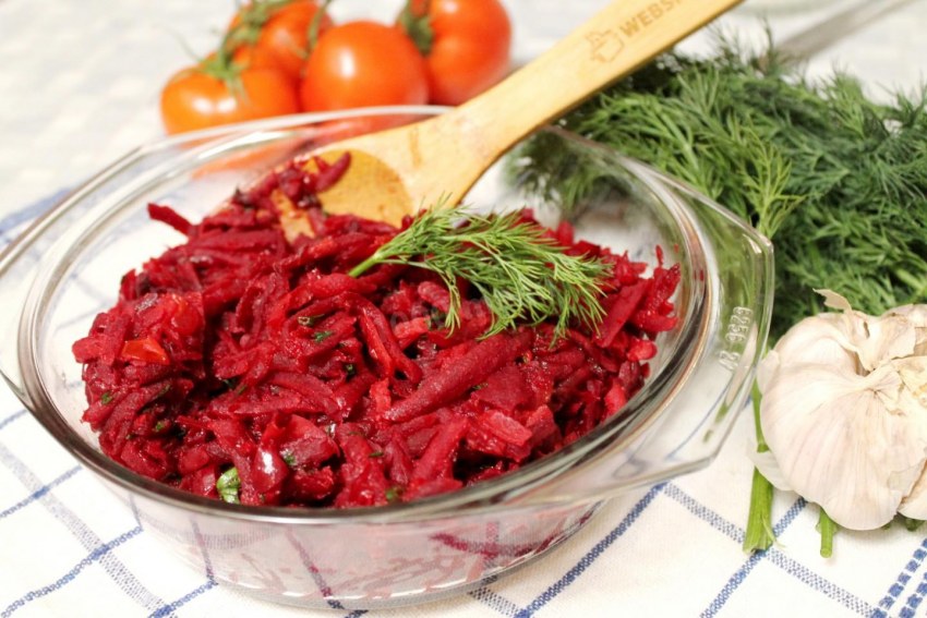 Свекла с овощами тушеная