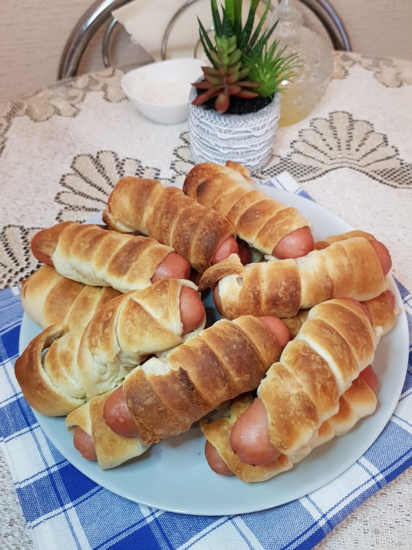 Сосиски в тесте на сковороде