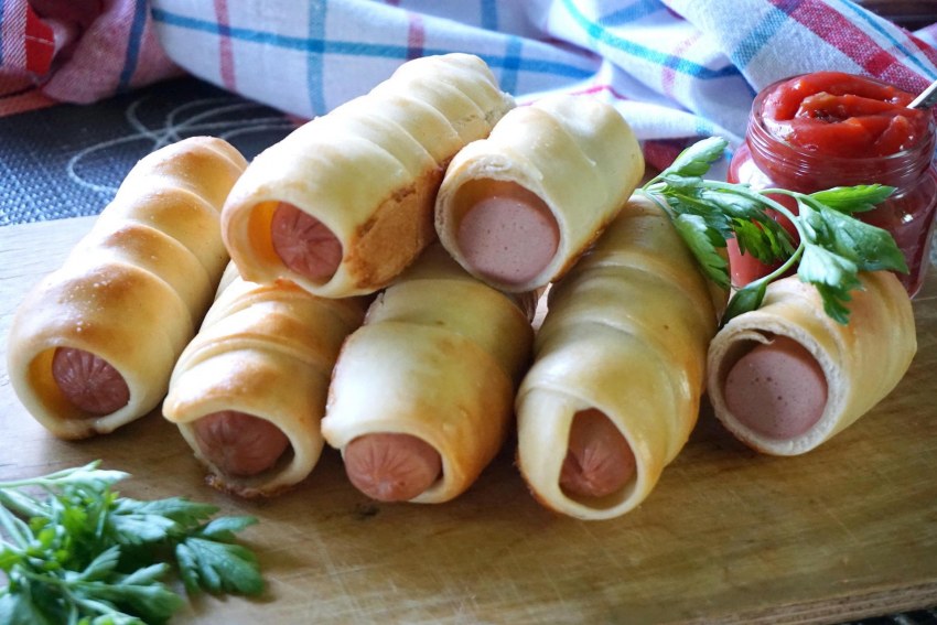 Вкусные сосиски в тесте