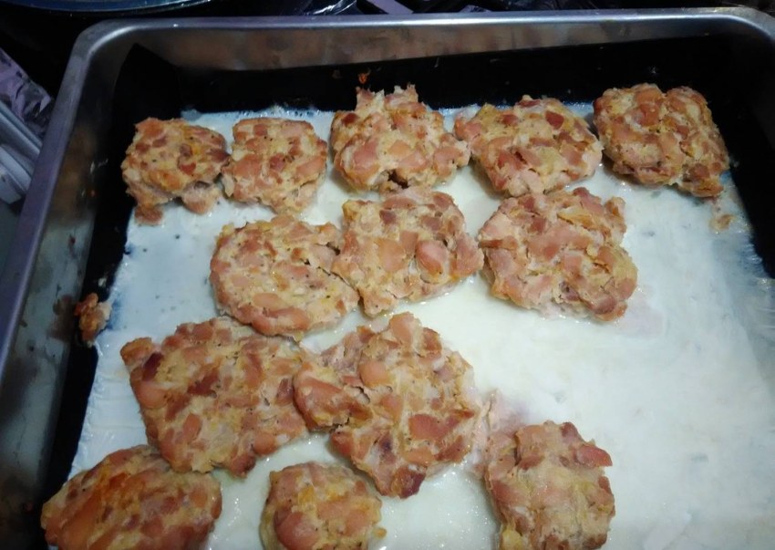 Рубленные котлеты из куриного филе в духовке